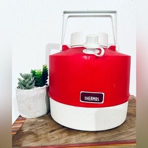 Vintage 1970s Thermos Picnic Water Jug Red &
White Plastic 1 Gallon Made USA